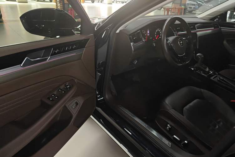 Used Volkswagen Phideon 2021 380TSI Luxury Edition Driver Seat