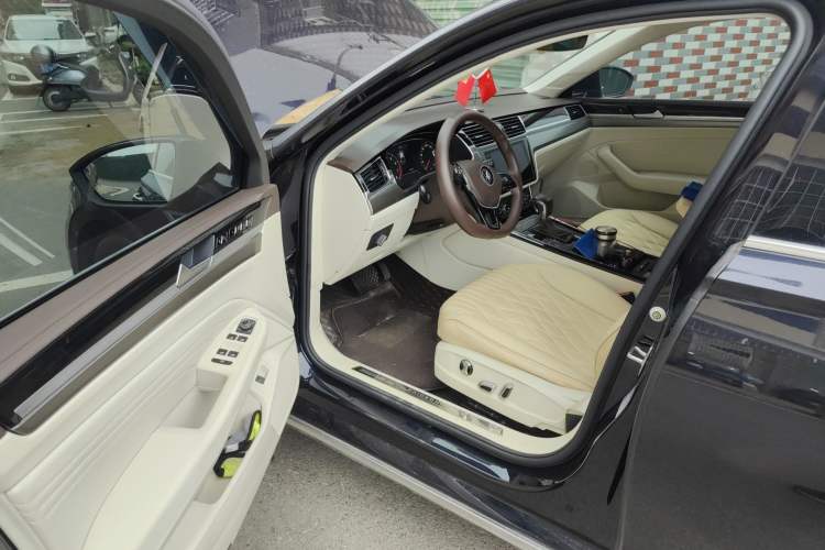 Used Volkswagen Phideon 2021 380TSI Luxury Edition Driver Seat