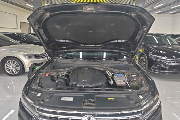 Used Volkswagen Phideon 2021 380TSI Luxury Edition Engine Bay
