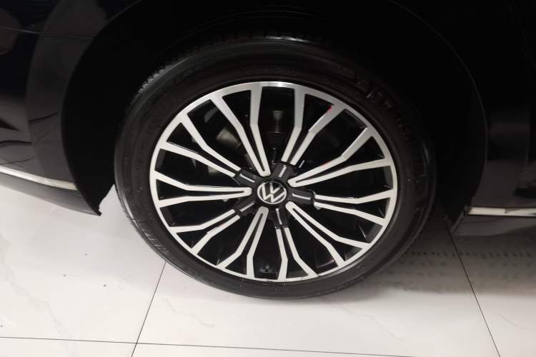Used Volkswagen Phideon 2021 380TSI Luxury Edition Exterior 2