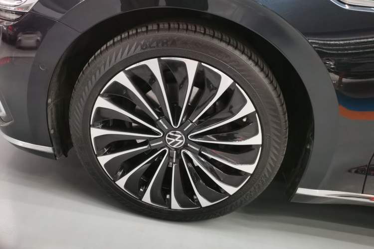Used Volkswagen Phideon 2021 380TSI Prestige Edition Exterior 4