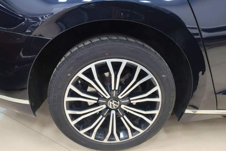 Used Volkswagen Phideon 2021 380TSI Luxury Edition Exterior 5