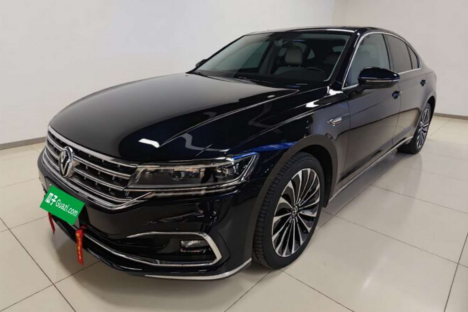Used Volkswagen Phideon 2021 380TSI Luxury Edition Front Left 45 Deg