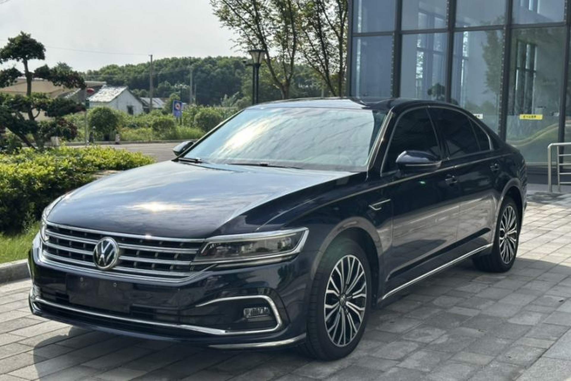 Used Volkswagen Phideon 2021 380TSI Luxury Edition Front Left 45 Deg
