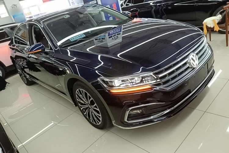 Used Volkswagen Phideon 2021 380TSI Luxury Edition Front Right 45 Deg