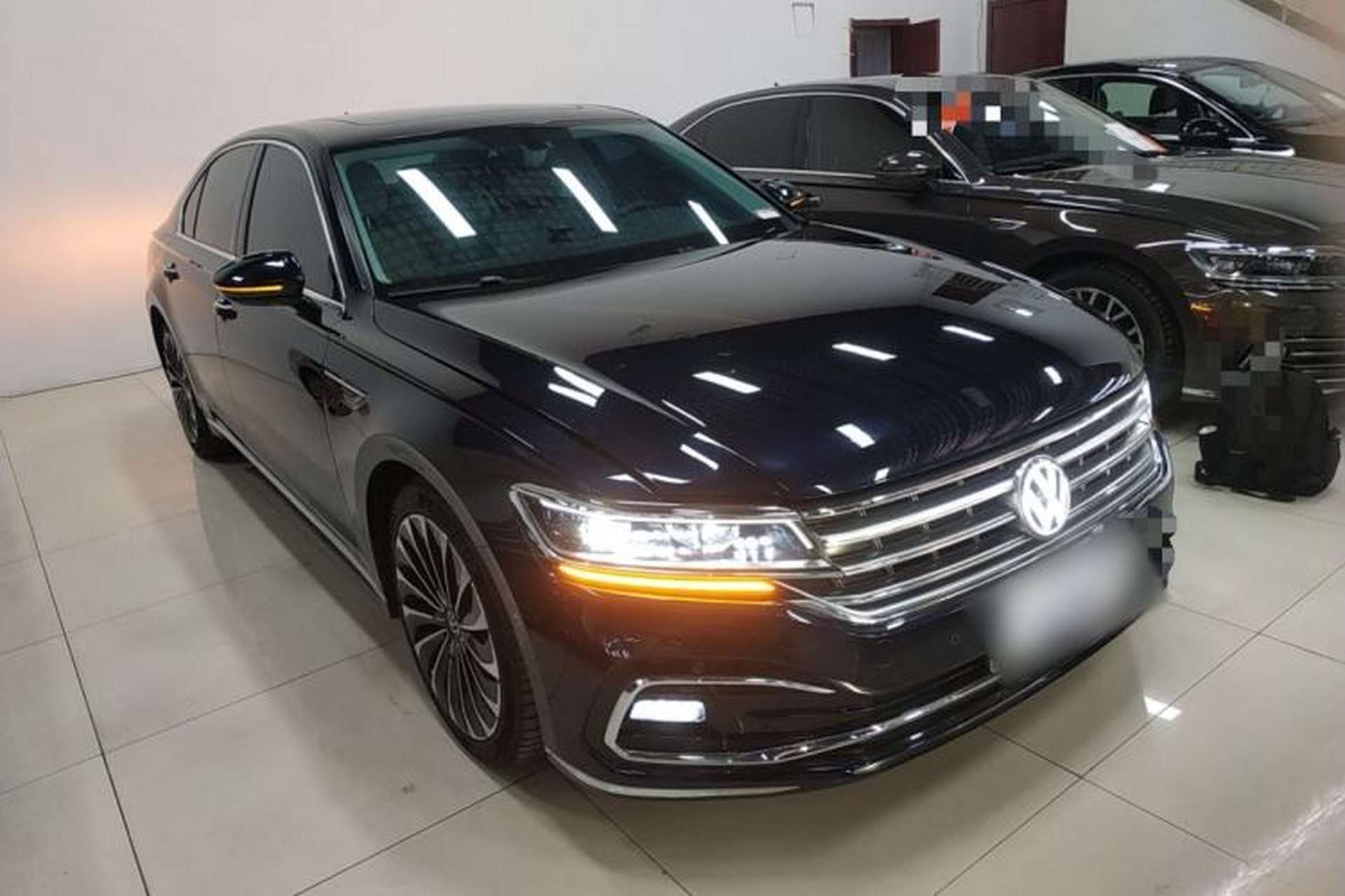 Used Volkswagen Phideon 2021 380TSI Prestige Edition Front Right 45 Deg