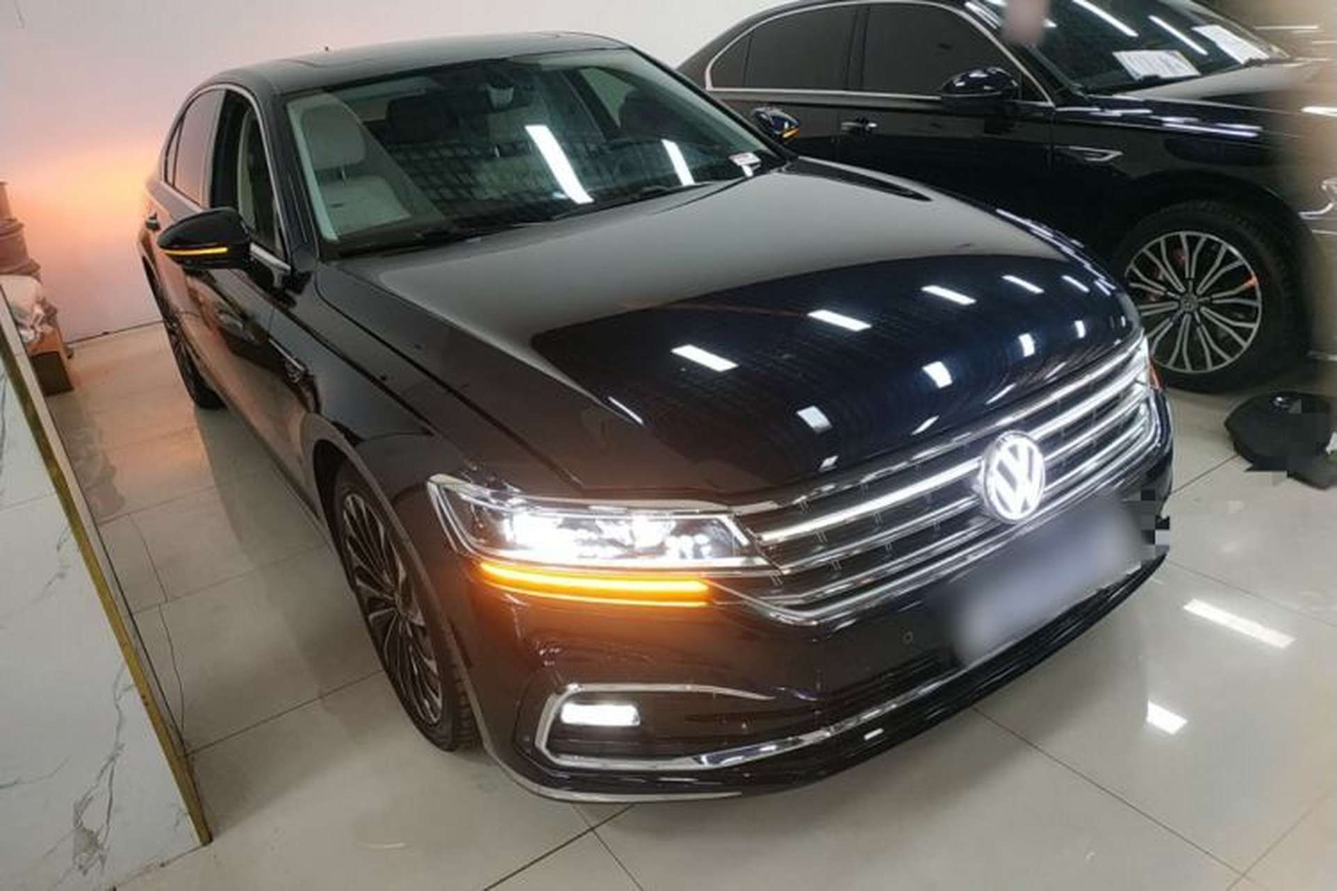 Used Volkswagen Phideon 2021 380TSI Prestige Edition Front Right 45 Deg