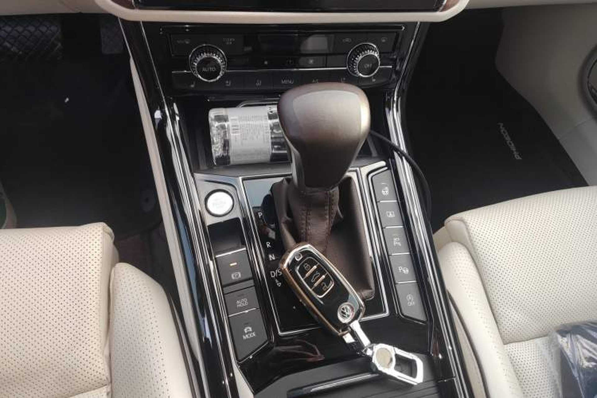 Used Volkswagen Phideon 2021 380TSI Prestige Edition Gear Lever