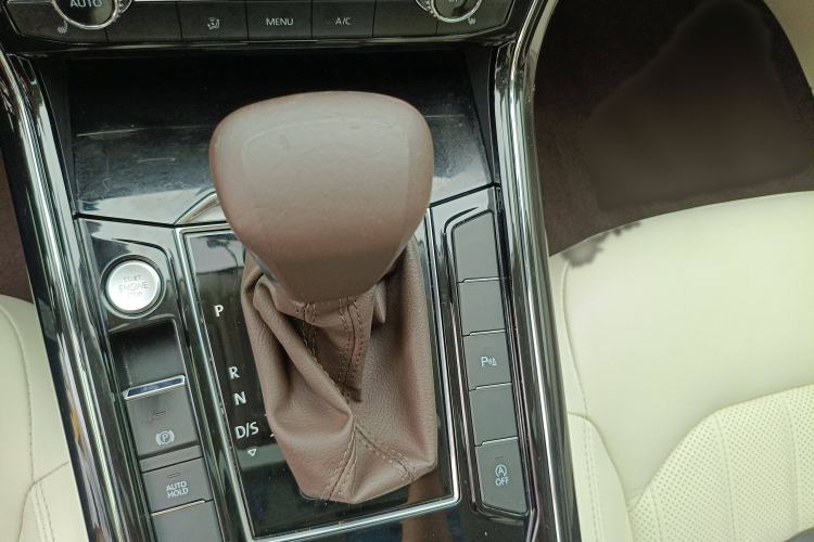 Used Volkswagen Phideon 2021 380TSI Luxury Edition Gear Lever