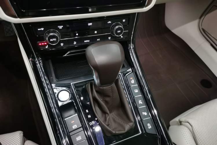 Used Volkswagen Phideon 2021 380TSI Prestige Edition Gear Lever