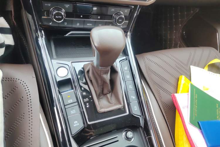 Used Volkswagen Phideon 2021 380TSI Prestige Edition Gear Lever
