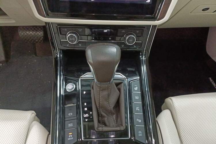 Used Volkswagen Phideon 2021 380TSI Prestige Edition Gear Lever
