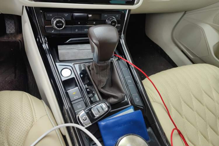 Used Volkswagen Phideon 2021 380TSI Luxury Edition Gear Lever