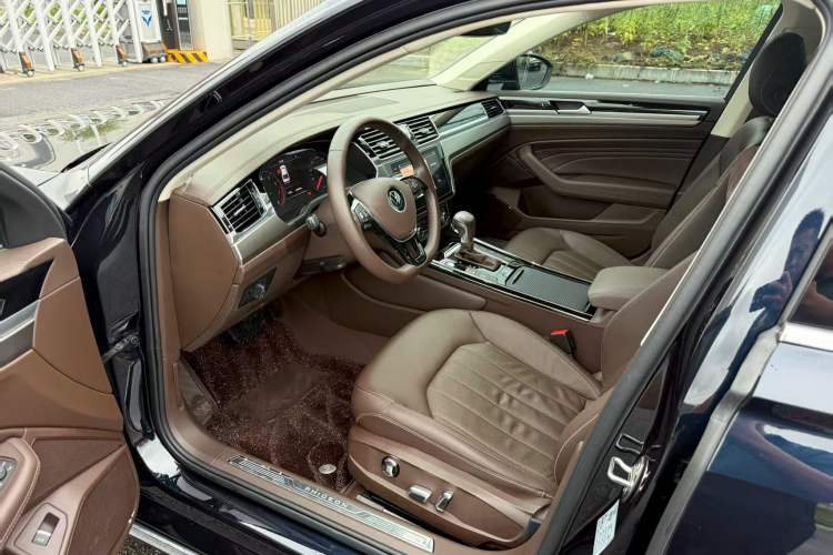 Used Volkswagen Phideon 2021 380TSI Luxury Edition Interior 1