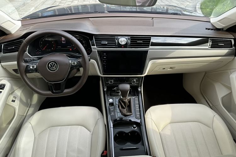 Used Volkswagen Phideon 2021 380TSI Luxury Edition Interior 11