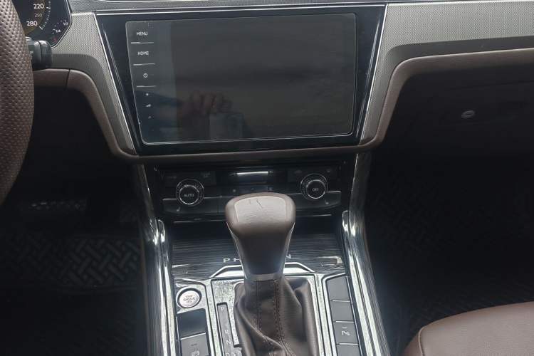 Used Volkswagen Phideon 2021 380TSI Luxury Edition Interior 12