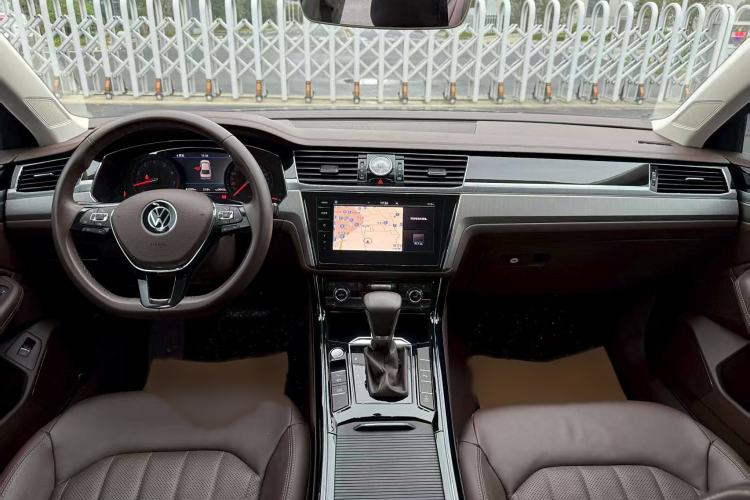 Used Volkswagen Phideon 2021 380TSI Luxury Edition Interior 2