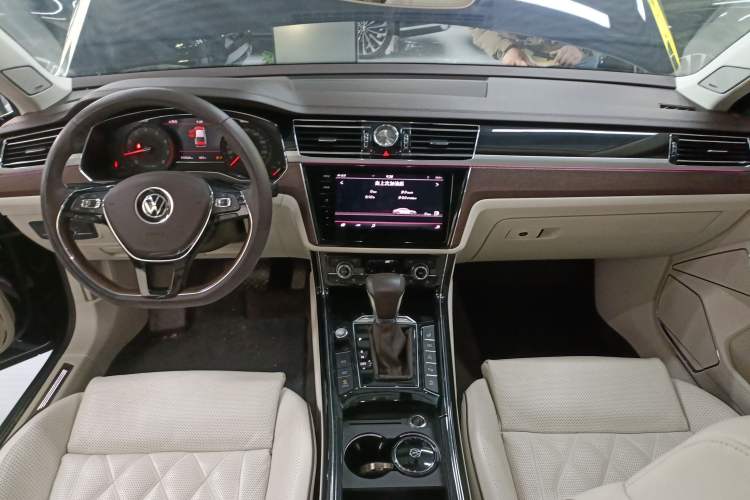 Used Volkswagen Phideon 2021 380TSI Prestige Edition Interior 2
