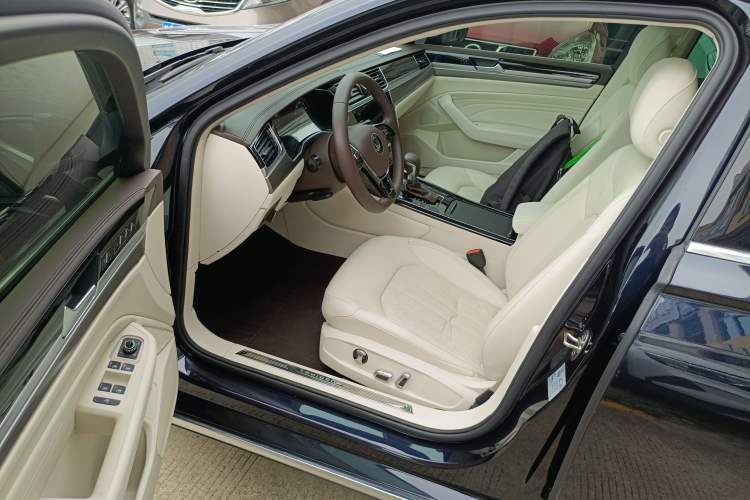 Used Volkswagen Phideon 2021 380TSI Luxury Edition Interior 3