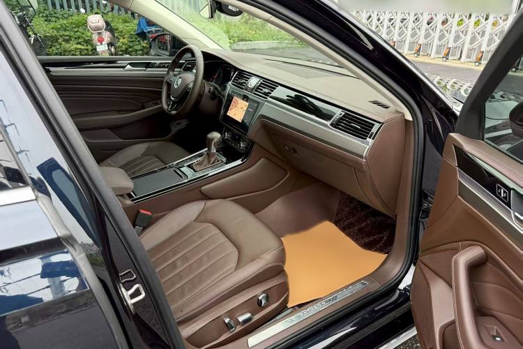 Used Volkswagen Phideon 2021 380TSI Luxury Edition Interior 4