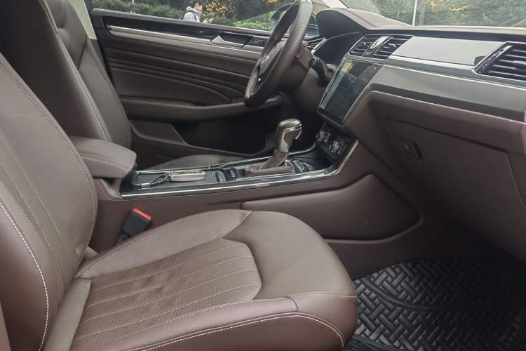 Used Volkswagen Phideon 2021 380TSI Luxury Edition Interior 5