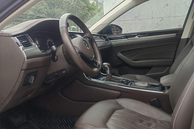 Used Volkswagen Phideon 2021 380TSI Luxury Edition Interior 8