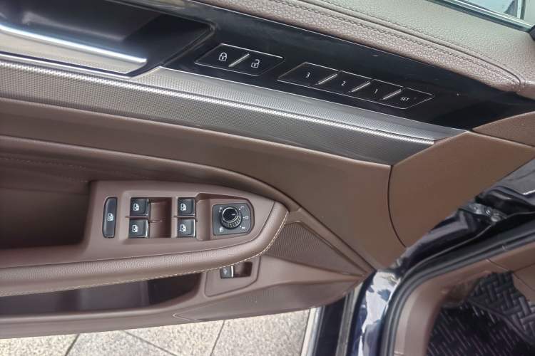 Used Volkswagen Phideon 2021 380TSI Luxury Edition Interior 9