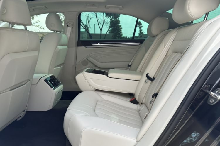 Used Volkswagen Phideon 2021 380TSI Luxury Edition Interior 9