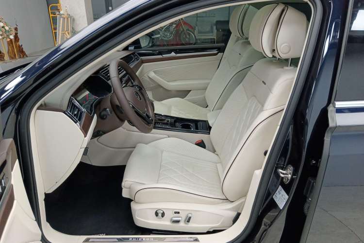 Used Volkswagen Phideon 2021 380TSI Prestige Edition Left Front Seat