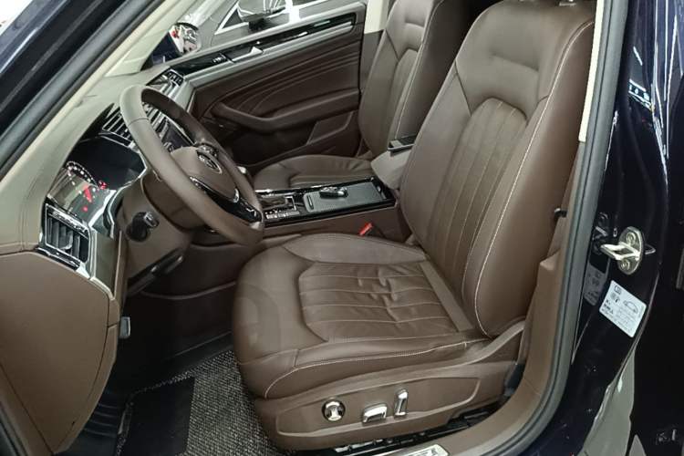 Used Volkswagen Phideon 2021 380TSI Luxury Edition Left Front Seat
