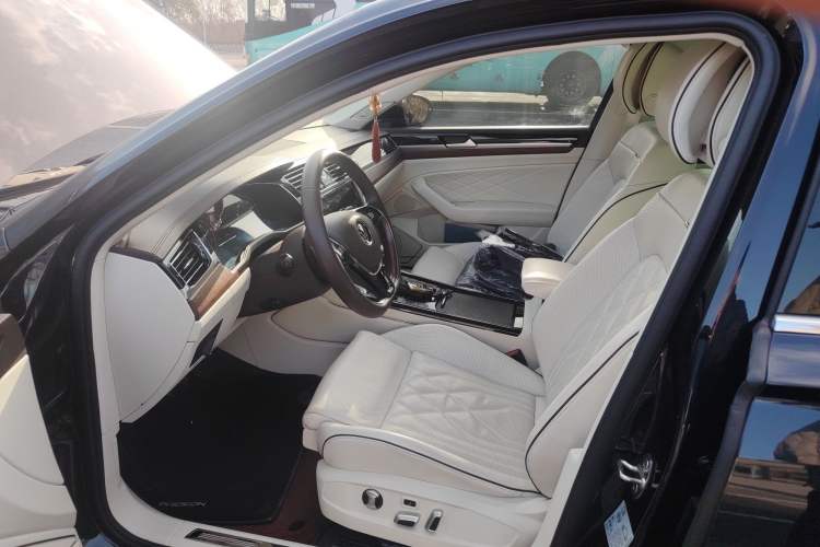 Used Volkswagen Phideon 2021 380TSI Prestige Edition Left Front Seat