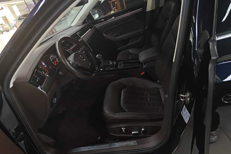 Used Volkswagen Phideon 2021 380TSI Luxury Edition Left Front Seat
