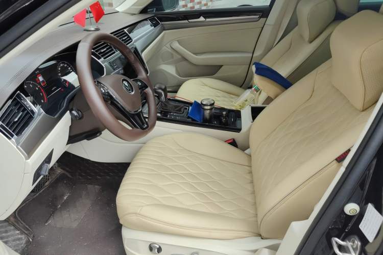 Used Volkswagen Phideon 2021 380TSI Luxury Edition Left Front Seat