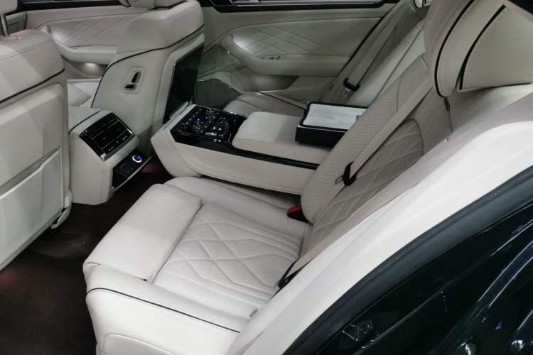 Used Volkswagen Phideon 2021 380TSI Prestige Edition Left Rear Seat