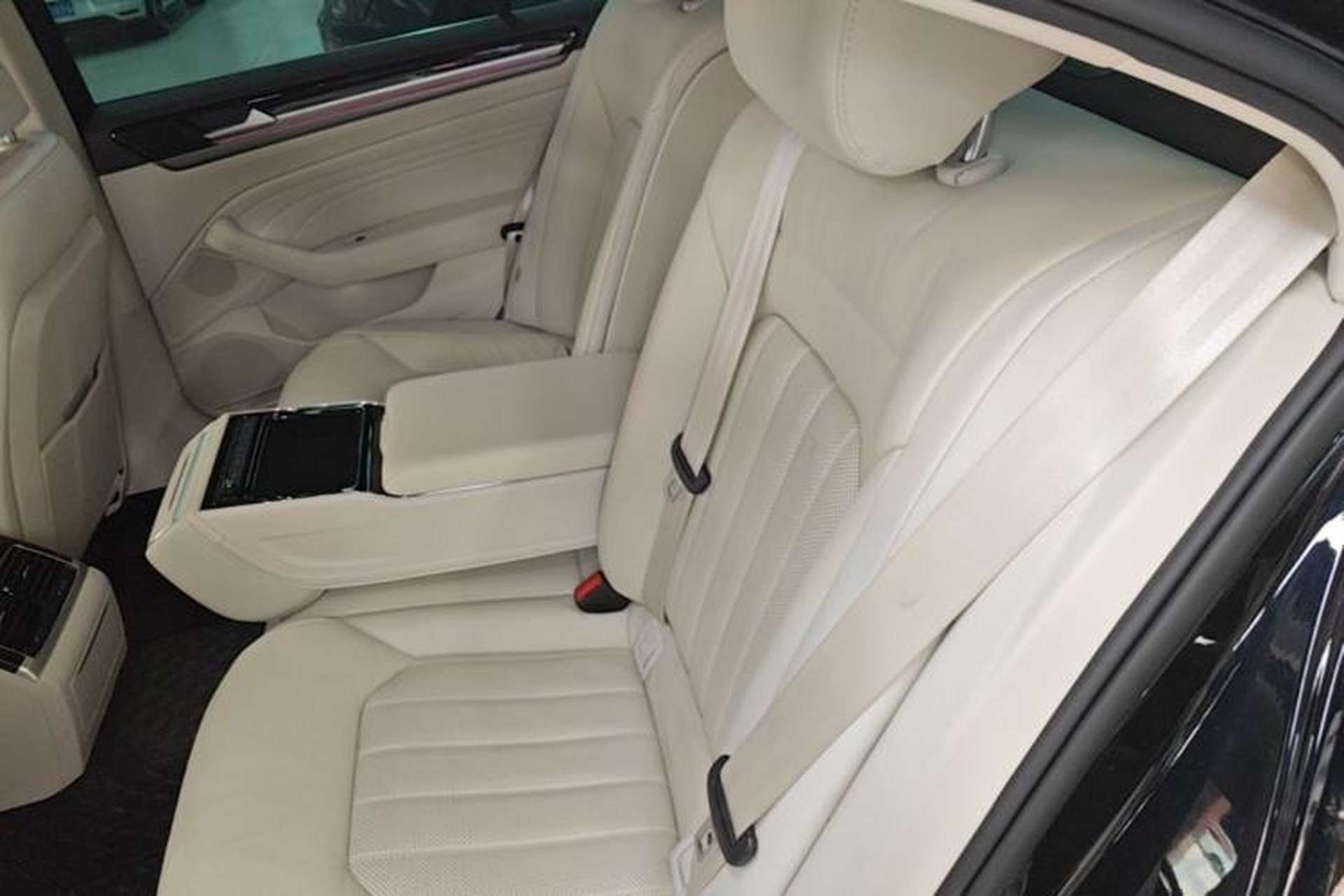 Used Volkswagen Phideon 2021 380TSI Luxury Edition Left Rear Seat