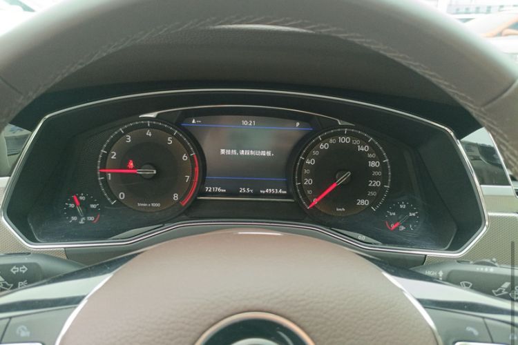 Used Volkswagen Phideon 2021 380TSI Luxury Edition Odometer Close Up