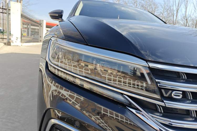 Used Volkswagen Phideon 2021 380TSI Luxury Edition Right Front Headlight