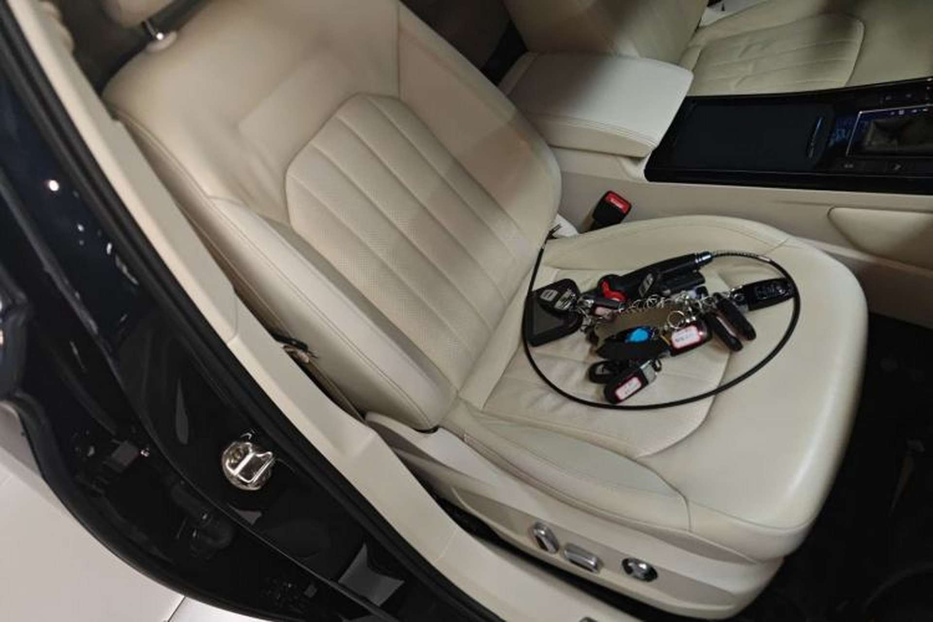Used Volkswagen Phideon 2021 380TSI Luxury Edition Right Front Seat