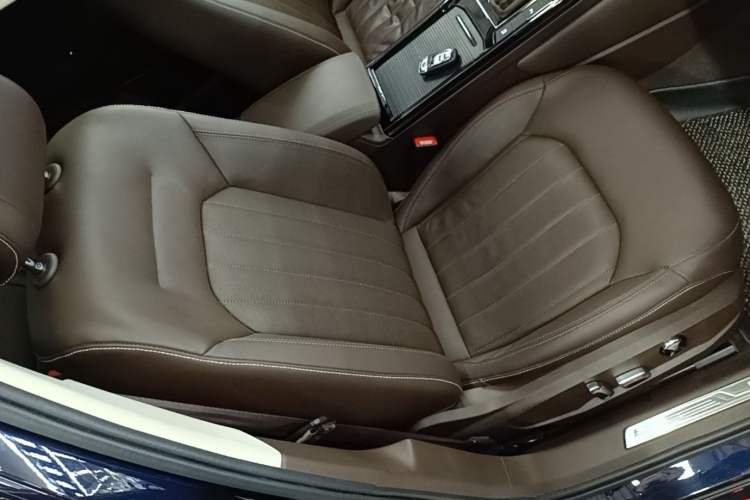 Used Volkswagen Phideon 2021 380TSI Luxury Edition Right Front Seat