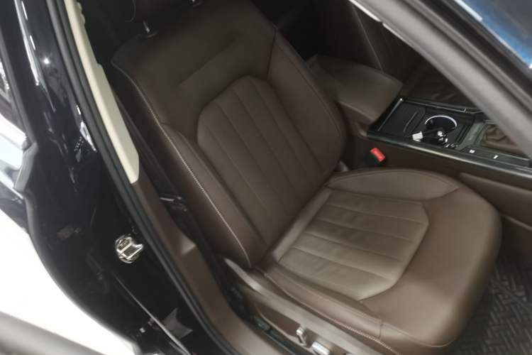 Used Volkswagen Phideon 2021 380TSI Luxury Edition Right Front Seat