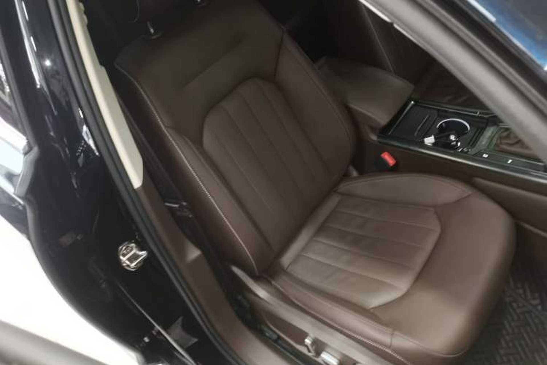 Used Volkswagen Phideon 2021 380TSI Luxury Edition Right Front Seat