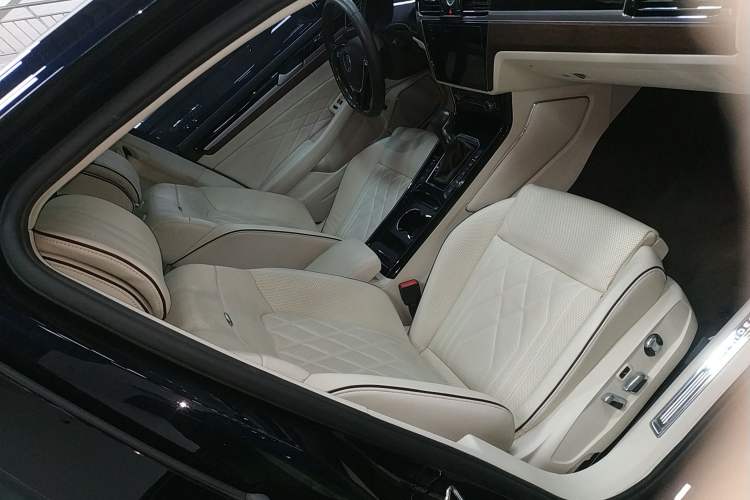 Used Volkswagen Phideon 2021 380TSI Prestige Edition Right Front Seat