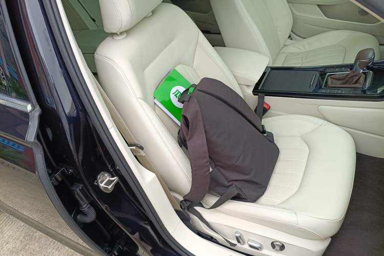 Used Volkswagen Phideon 2021 380TSI Luxury Edition Right Front Seat
