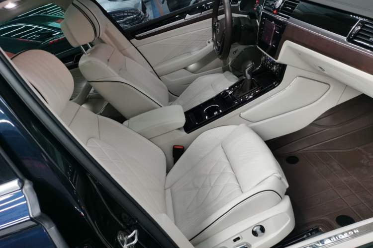 Used Volkswagen Phideon 2021 380TSI Prestige Edition Right Front Seat