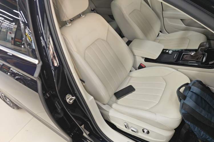 Used Volkswagen Phideon 2021 380TSI Luxury Edition Right Front Seat