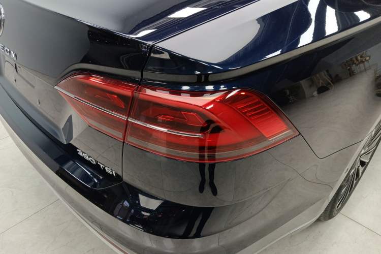 Used Volkswagen Phideon 2021 380TSI Prestige Edition Right Rear Taillight