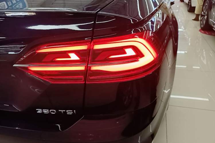 Used Volkswagen Phideon 2021 380TSI Luxury Edition Right Rear Taillight