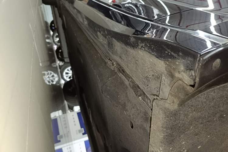 Used Volkswagen Phideon 2021 380TSI Luxury Edition Right Side Sill