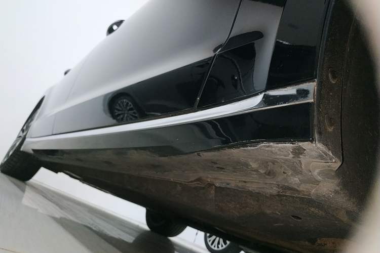 Used Volkswagen Phideon 2021 380TSI Prestige Edition Right Side Sill