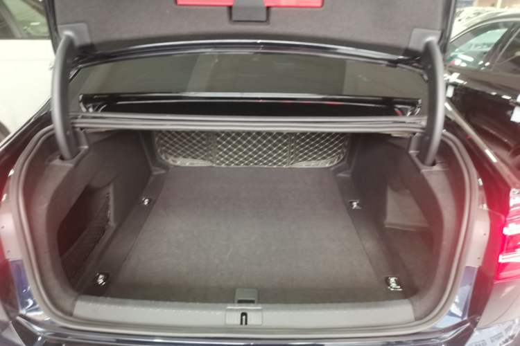 Used Volkswagen Phideon 2021 380TSI Luxury Edition Trunk